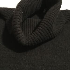 Magaschoni  100 % cashmere black short sleeve turtleneck old school money